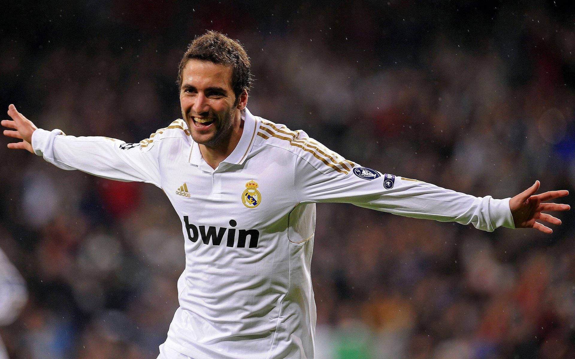 老骥伏枥!奥巴梅扬一剑封喉显锋芒,丹-伯恩盛赞,36岁,他依旧是最敏锐的猎手