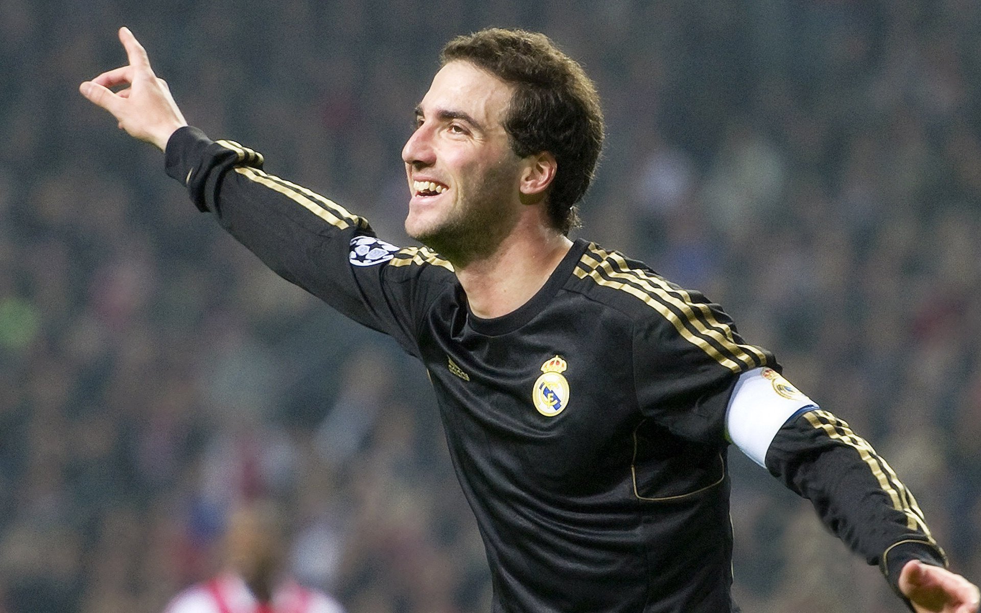 贝林厄姆家族风波再起，父母婚姻破裂，父亲新恋情曝光引关注